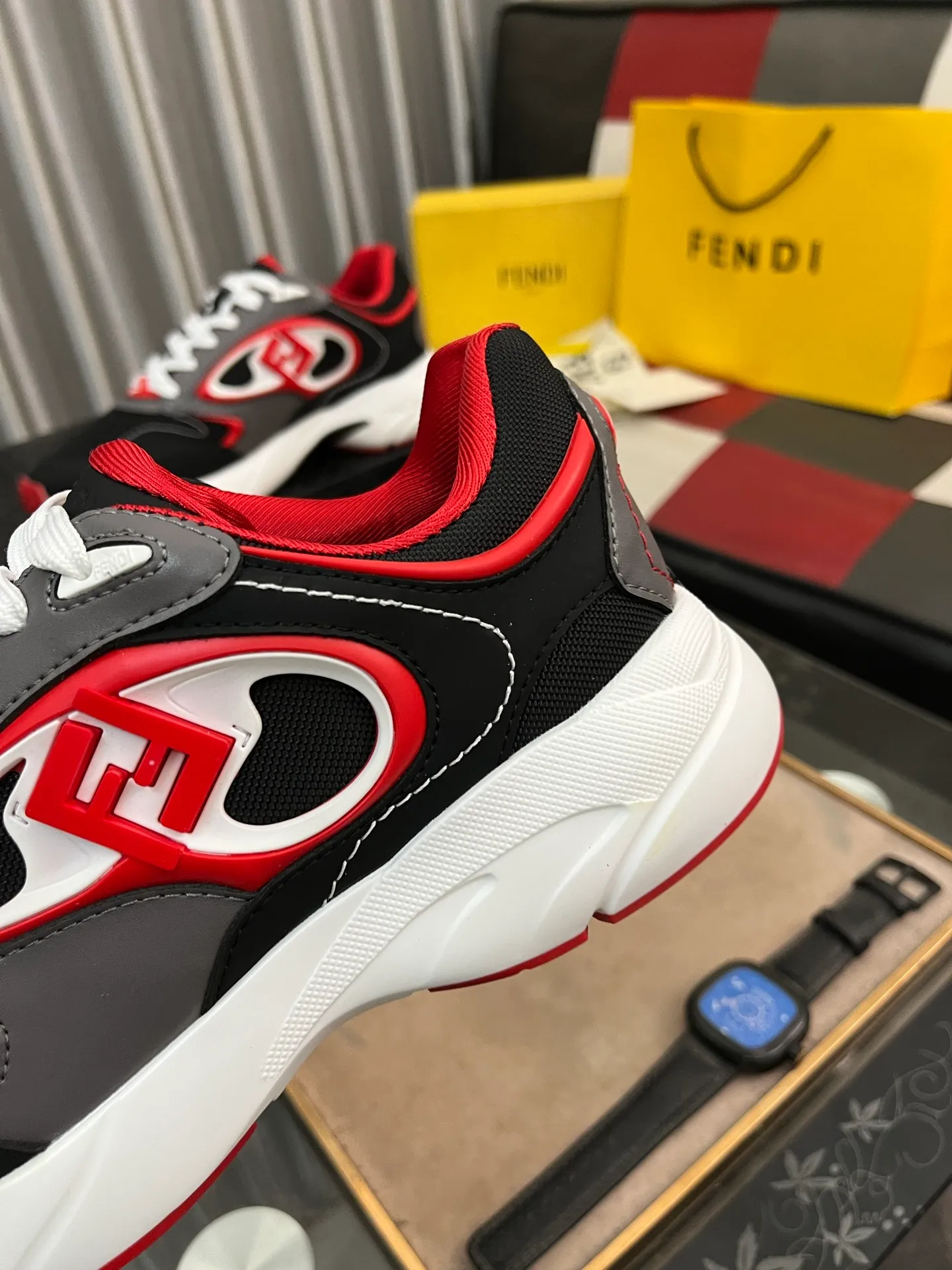 Men's Men's Shoes 💰760⌚️⌚️(Higher version) [Fendi] Fendi's latest casual shoes for men! Available at counters simultaneously! A one-to-one replica of the original. Made entirely of imported top-grain calfskin, the interior is made of top-grain water-dyed cowhide, and the original factory-supplied rubber outsole. Leading new fashion concepts. Matching code: 38-44. 45 can be customized and non-returnable! 3️⃣colors available